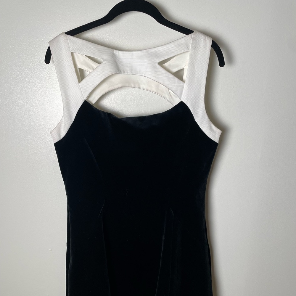 Karen Millen black velvet dress. White detail. Brand new. Size 10